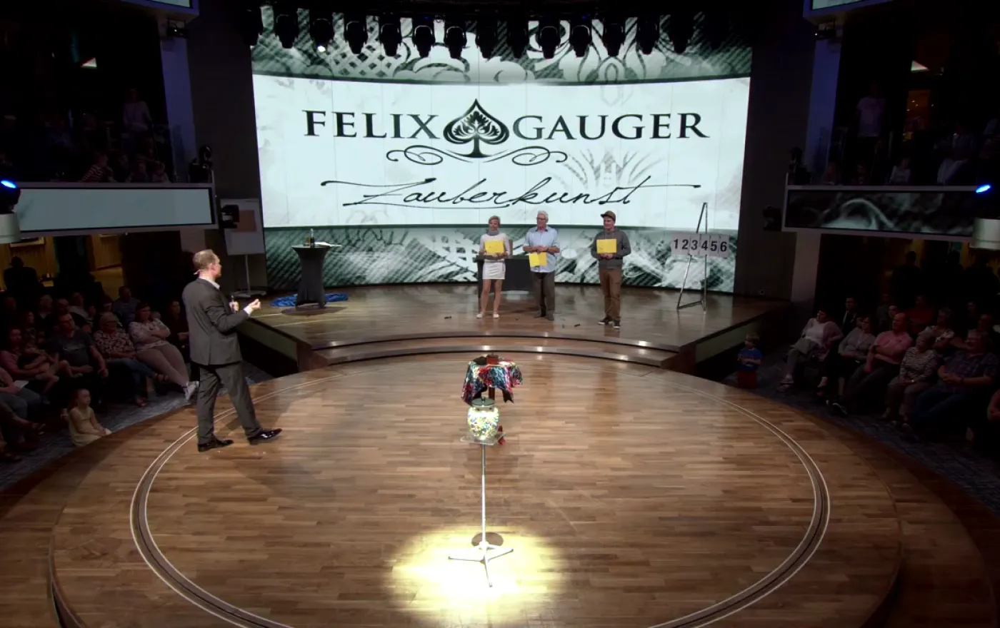 Galeriebild: Guest Artist Felix Gauger AIDAcruises